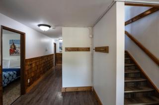 Spacious 8 BR Chalet at Blue Mountain, Private Beach Access, Hot Tub, Sauna, BBQ, Petfriendly - 5