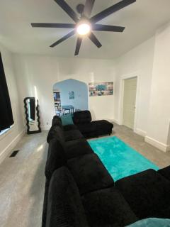 Modern oasis close to downtown & centrally located - 8