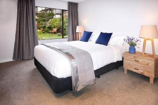 Absolute Waterfront in downtown Queenstown - 3