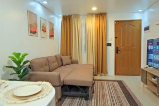 Smart Home with King Bed, PS5, Parking & IG Spaces - 9
