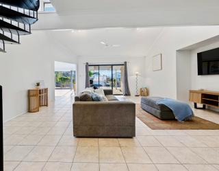 Smada Stay - 4BR, Waterfront, Perfect Entertainer - 4