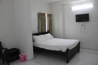 Thenmozhi Grand Inn - 8