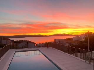 Hedonist Gold-hot tub, pool, WI FI, free parking, garden - 0