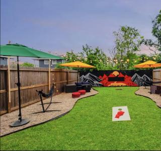 3BR Fantasy Home Pool Table Big Backyard Sleeps 8 Houston - 6
