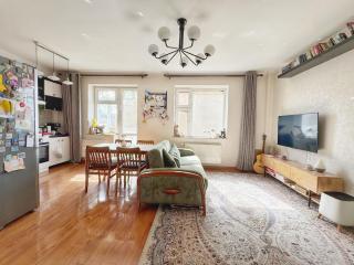 Cozy Apartment with Workspace & Light - 8