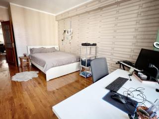 Cozy Apartment with Workspace & Light - 3