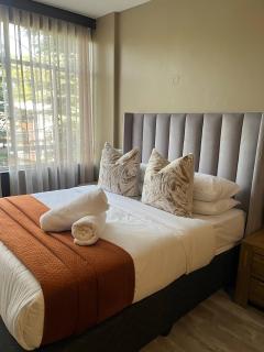 10Min from Sandton and Rosebank - 6
