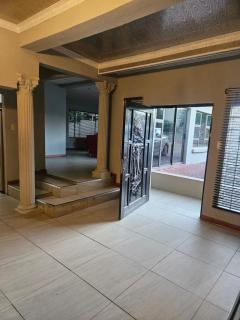 NAMOLEKA House- Bloemfontein - 8
