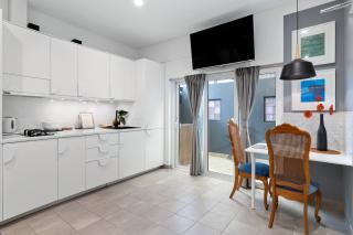 MOD POD ground floor queen studio apartment one park based on availability - 6