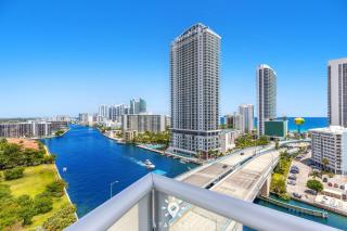 Sunny Comfort with Pool and Balcony Space - 2