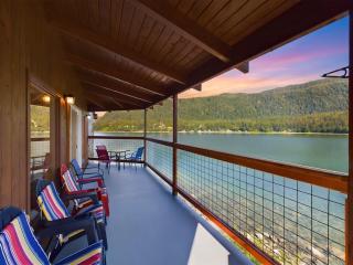 Stunning Oceanfront Home w Mountain Views! - 9