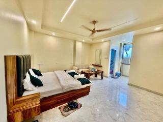 Shree Krishna Palace Hotel - 8