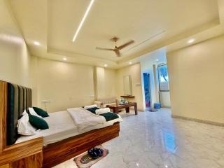 Shree Krishna Palace Hotel - 3