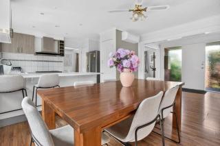 05Franks Abnb-Style Spacious 4BR Home WIth Secure Parking Near to Mall - 3