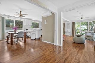 05Franks Abnb-Style Spacious 4BR Home WIth Secure Parking Near to Mall - 2