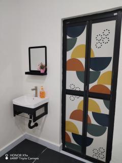 AQIFA ROOMSTAy - 0