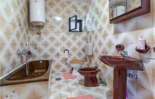 Cozy Apartment In Klenovica With House Sea View - 5