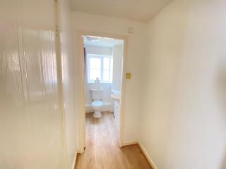 Elegant Hull centre Apartment with Free Parking - 6