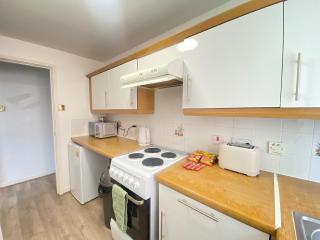 Elegant Hull centre Apartment with Free Parking - 5