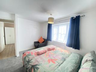 Elegant Hull centre Apartment with Free Parking - 4