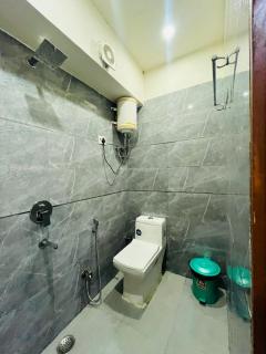 Hotel Star Blue Inn Near Sector 34 Metro Station - Noida - 1
