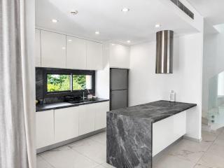 Villa "Imperial 1" with pool - 3 bedroom near mall - 8