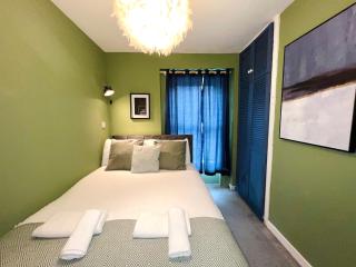 Central Two Bedroom Apartment - 4