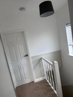 Stylish 4BR Home - Sleeps 7 - Parking & WiFi - 4