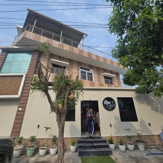 Gharonda Manor-A Home Beyond Home Best Luxury Budget Stay Near ISBT - 7