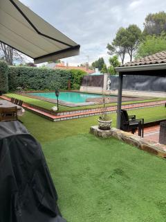 Espaciosa villa con piscina, ideal para relajarse en familia - 9