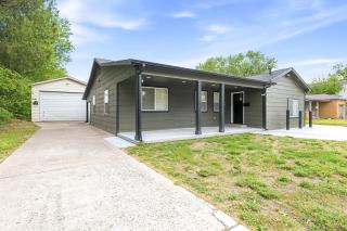 Stylish 3BR Near Downtown, Zoo EVCharger, FastWiFi - 4