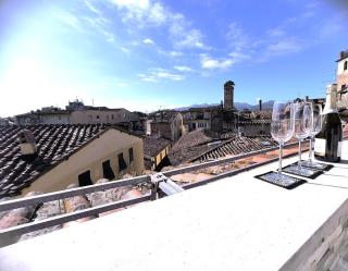 Caesar's luxury apartment in Lucca Center town Roman Amphitheater - 1