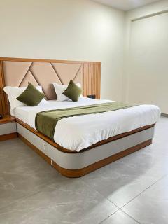 Hotel Sun Park Vadodara - 1