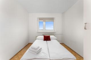 Oświecenia 10th Floor View Apartment by BookingHost - 6