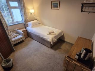 Sanderlay Guest House - 1