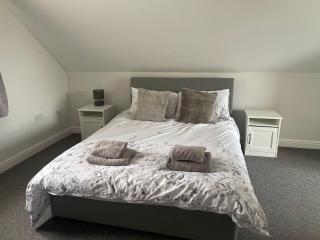 Modern spacious private detached house - 1
