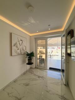 Breeze Hotel - 3