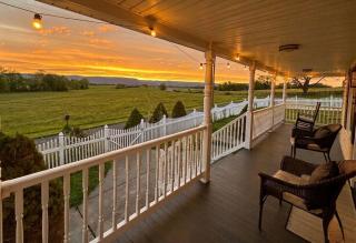 Private Pool HotTub Sauna Wineries Hikes - 0