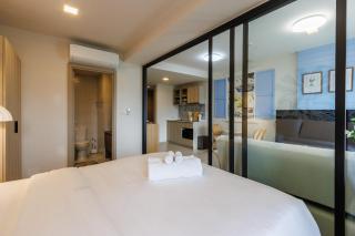 Luxury Designer Studio Sealy Bed Coffee Bar Walk to Cicada Market & Beach - 6