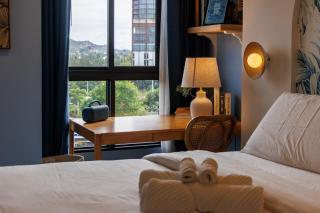 Luxury Designer Studio Sealy Bed Coffee Bar Walk to Cicada Market & Beach - 5