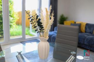 Modern 4 bedroom Home, 5 TV's with Netflix, 10 Beds, Off Road Parking For A Few Vans & Cars, 900MB, Near Coventry City Centre, Contractors, Families, Friends - 6