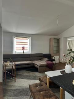 Modern apartment with space for 6 - 8