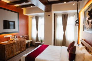Evara Boutique Hotel - 2