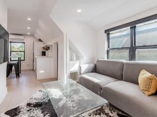 Leslieville 1BR Close to Queen St East - 7
