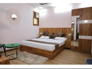 The Sandalwood Hotel I Sec-38 I Near Medanta Medicity Gurgaon - 3