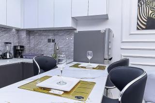 Marble Mist Suite, Unique 1 bed with a pool & view - 6