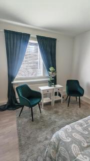 SEA - 3 Bedrooms - 5