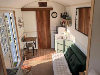 The Follies Glamping - 1