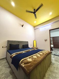 Manavi Hostel Near by Mathura Railway Station - 5
