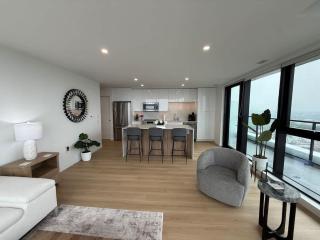 Luxury 2BR 2BA Penthouse with panoramic water view - 5